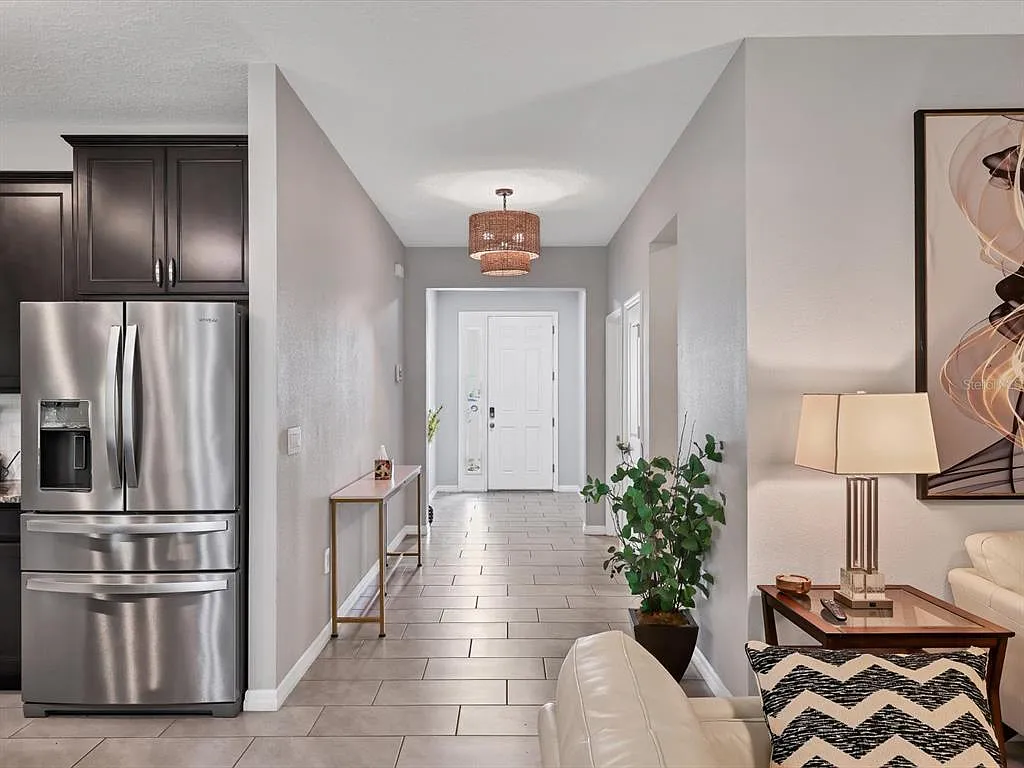 4 bed, 2.5 bath, 2045 sqft, $3,300 — Photo 4