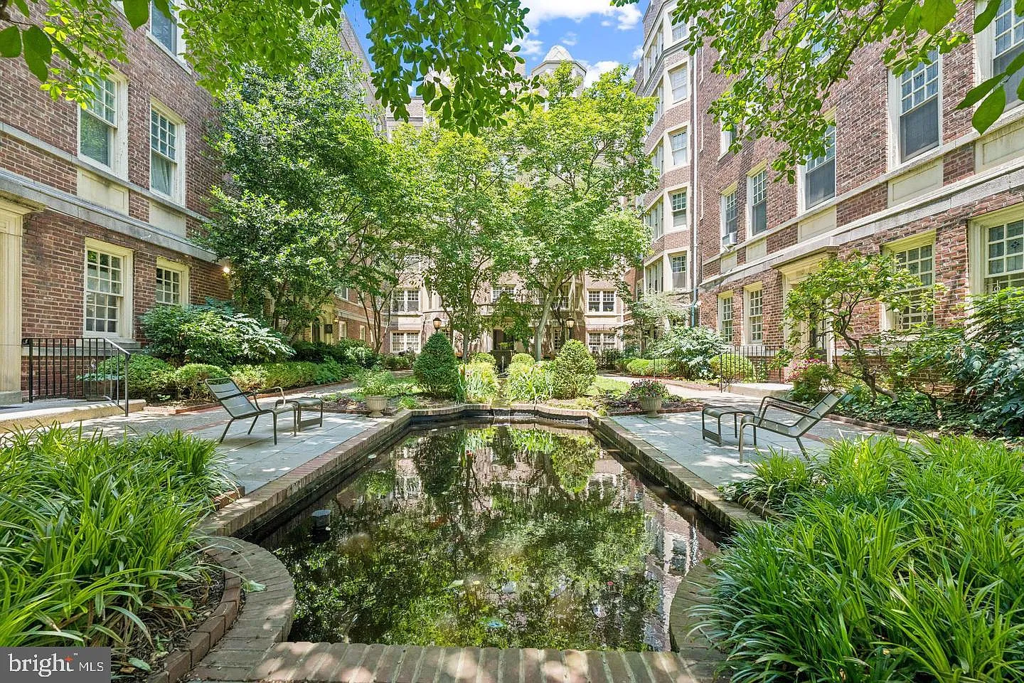 1 bed, 1.0 bath, 958 sqft, $2,000 — Photo 1