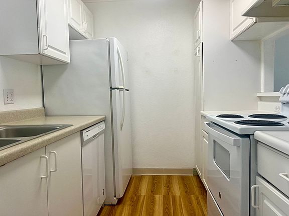 2nd image of 75-6081 Alii Dr APT N102