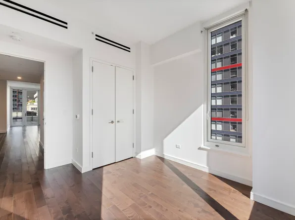 232 East 54th Street image 2 of 18