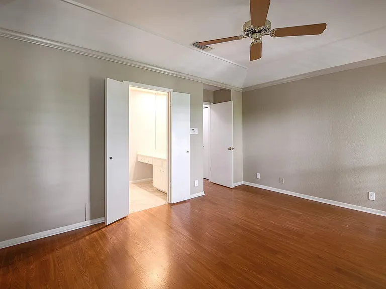 6200 Rain Creek Pkwy — Photo 18