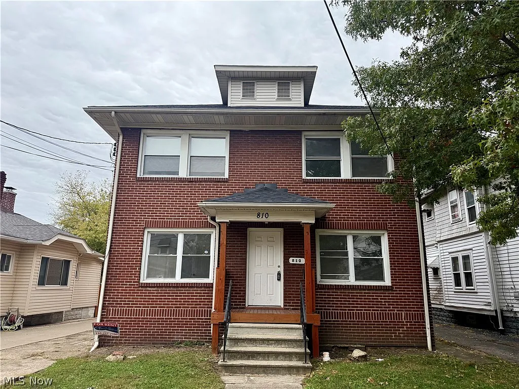 810 Thayer St photo 1