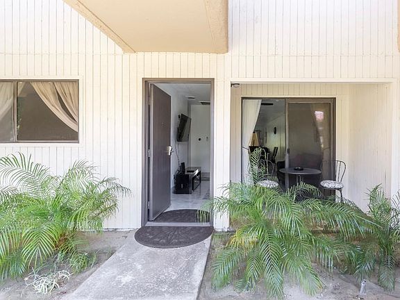 5th image of 2822 N Auburn Ct #106
