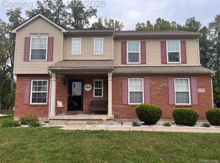 26680 Parkside Dr, Taylor, MI 48180