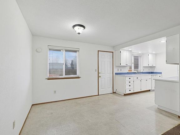 Dining/Kitchen