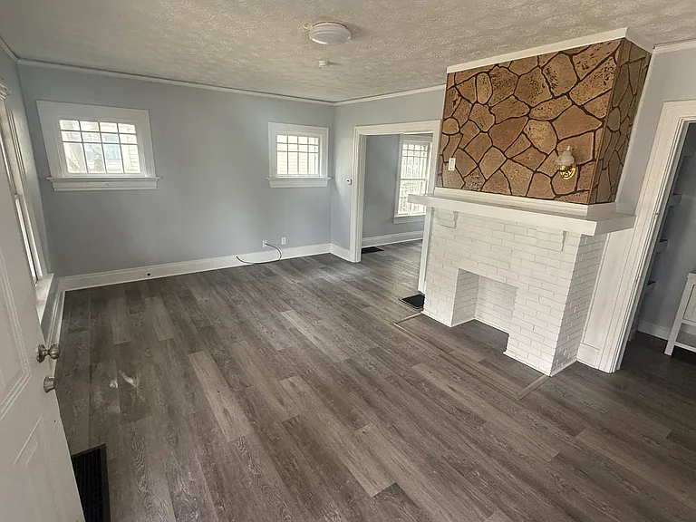 235 S Findlay St — Photo 2