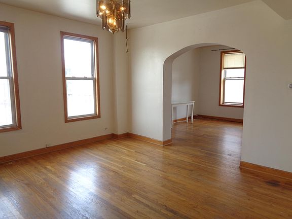 2nd image of 2656 N Lincoln Ave #3