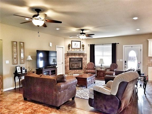 4th image of 1402 Eveningside Dr
