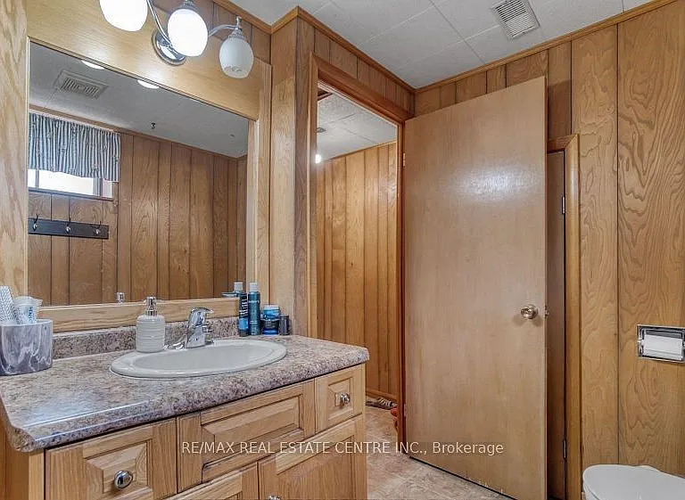 314 Strathcona Dr — Photo 28