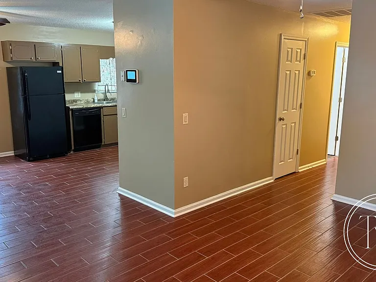 142 NE Shayna Dr — Photo 11