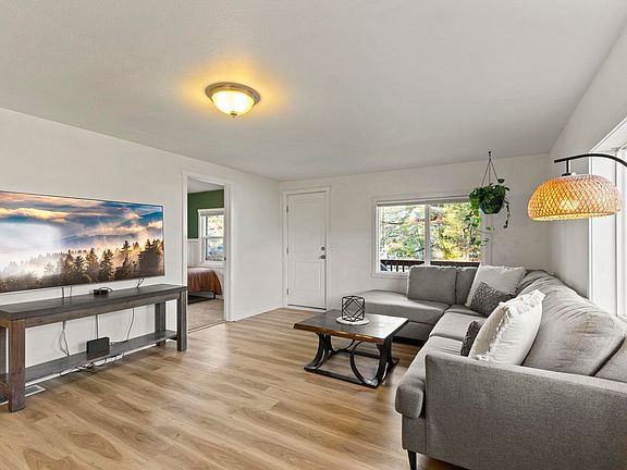 5th image of 8724 E Wellesley Ave