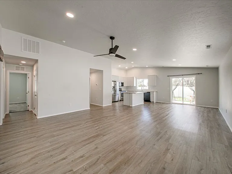 16859 Courtney Way — Photo 10