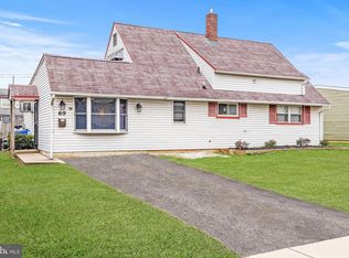 69 Huckleberry Ln, Levittown, PA