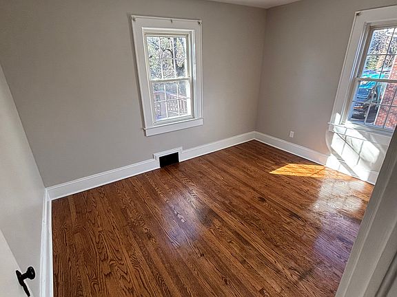 5th image of 134 Hillside Dr