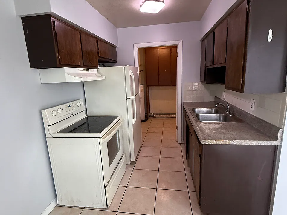 112 Apache St