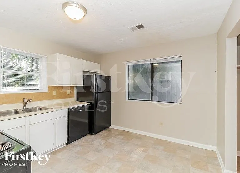 5211 Scarbrough Ln — Photo 6