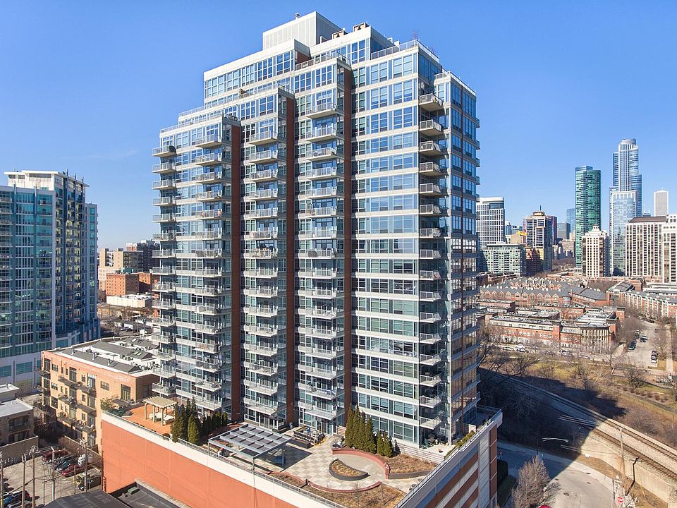 1st image of 1600 S Prairie Ave #1506