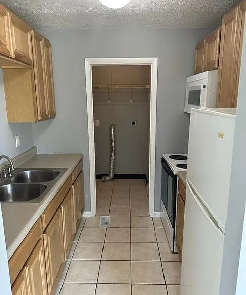 210 Orth Dr — Photo 4