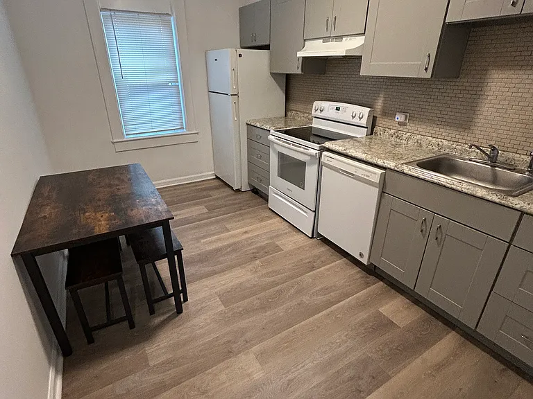 379 Huguenot St #1 — Photo 3