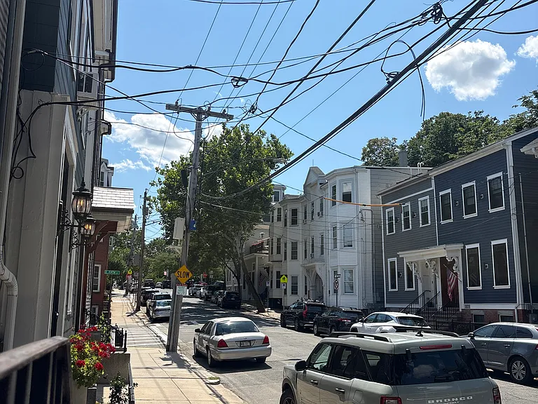 G St — Photo 28