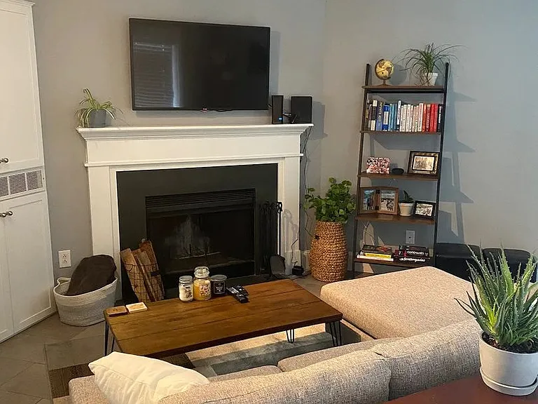 306 S Cedar St #6 — Photo 2