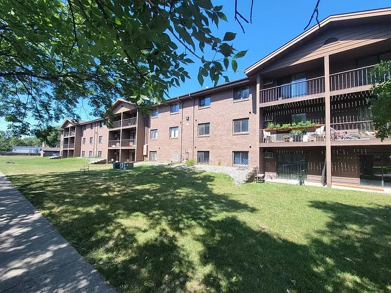 Regency East Apartments — Photo 7