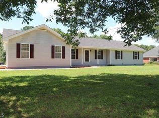 414 Willowwind Dr, Loganville, GA 30052