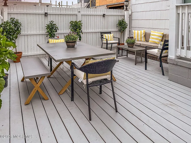 32 Franklin Ave — Photo 13