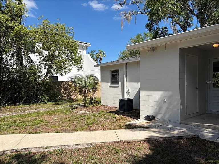 190 W Ventris Ave — Photo 29