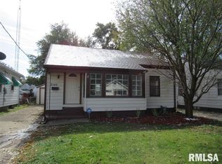2148 E Grandview Ave, Grandview, IL 62702
