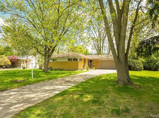 29546 Fall River Rd, Southfield, MI 48076