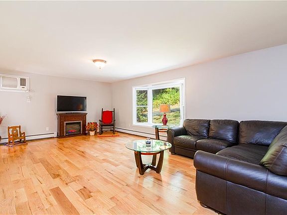4th image of 97 Barger St