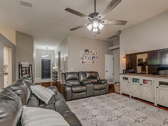 3rd image of 1617 Pinnacle Ln