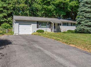 102 Fairwood Dr, Syracuse, NY 13219