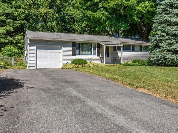 102 Fairwood Dr, Syracuse, NY 13219