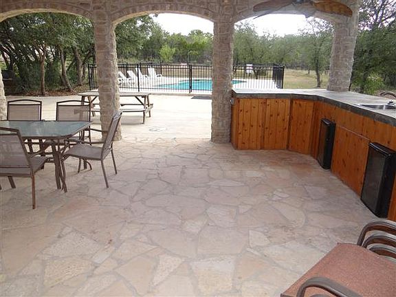 4th image of 222 Mountain Laurel Ln
