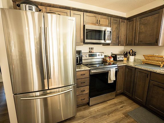 5th image of 2927 Marshall St NE #B