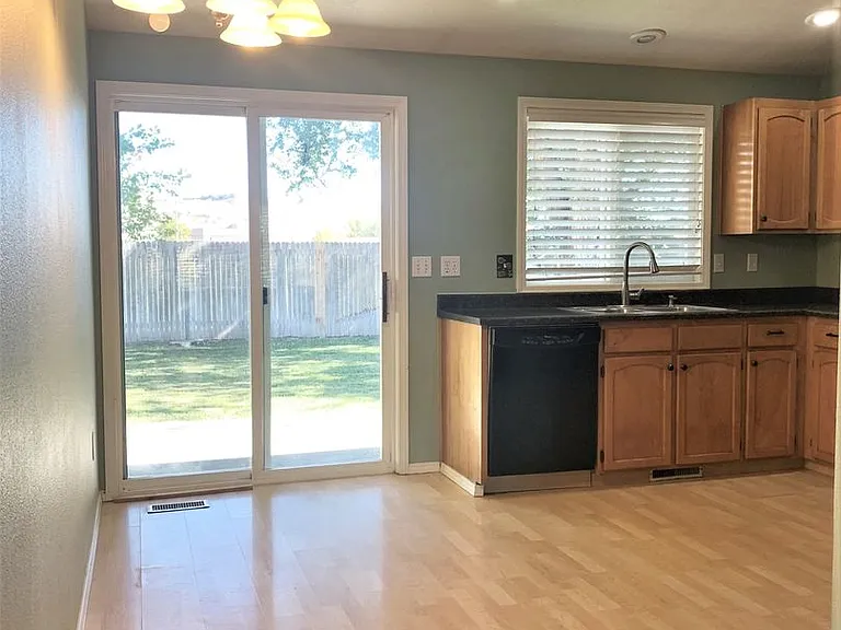 6902 N Prescott Ave — Photo 6