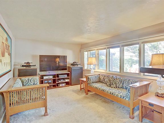 4th image of 641 Cody St