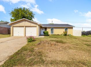 607 Plantation Dr, Arlington, TX 76014