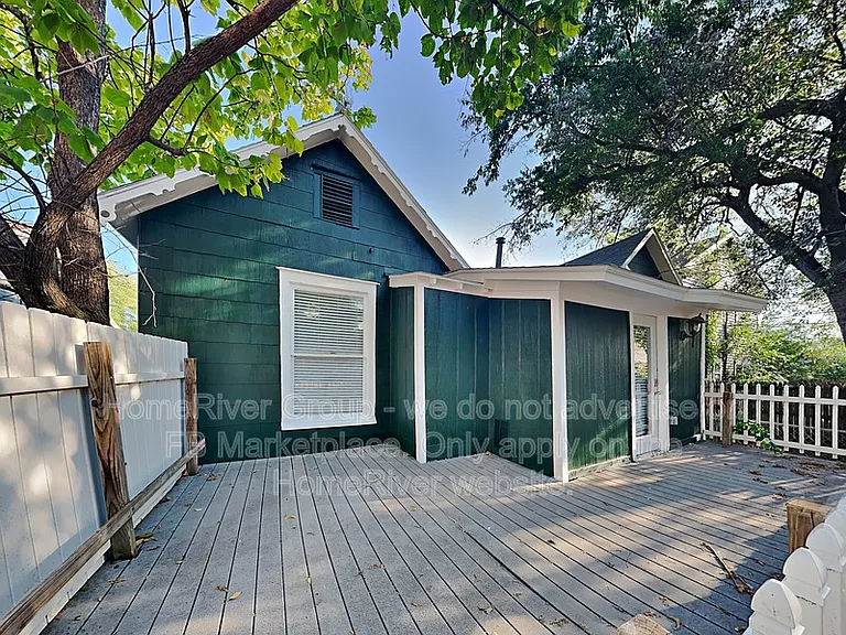 1004 W Gandy St — Photo 15