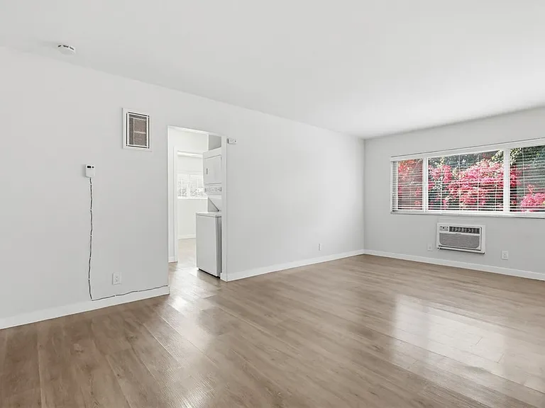 Kester Apartments — Photo 42