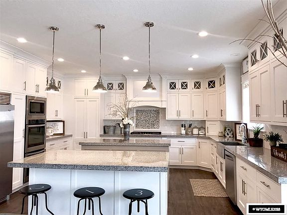 3rd image of 2461 Foxtail Ln