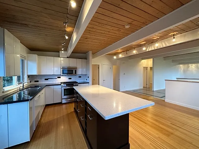 486 Craigmohr Dr — Photo 8