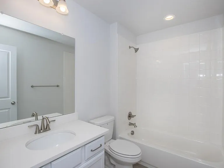 715 Lene Ln — Photo 16