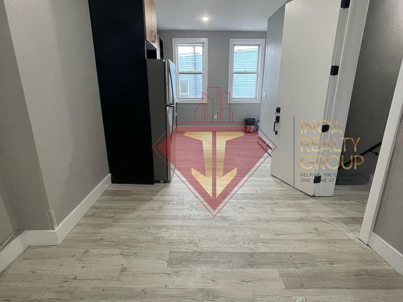 4th image of 404 Baldwin Ave #2R