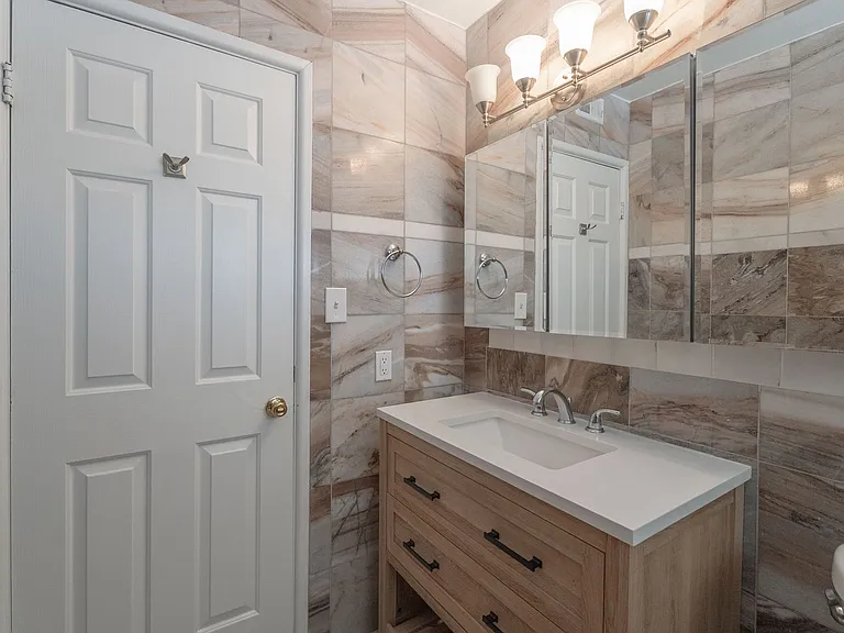2298 Golden Arrow Dr — Photo 17