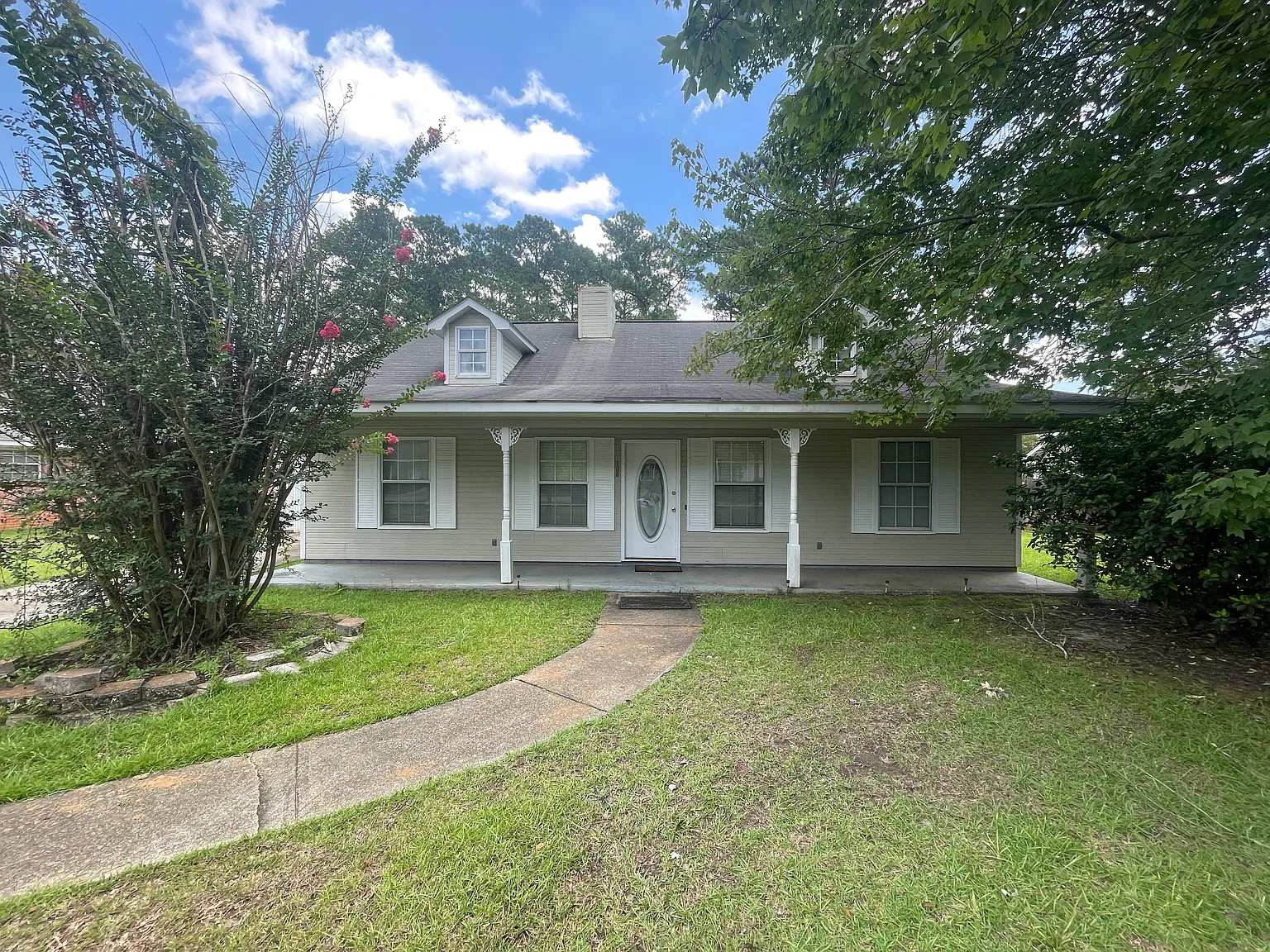 3 bed, 1339 sqft, $1,100 — Photo 1