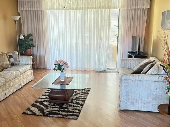 2851 Somerset Dr, Lauderdale Lakes, FL