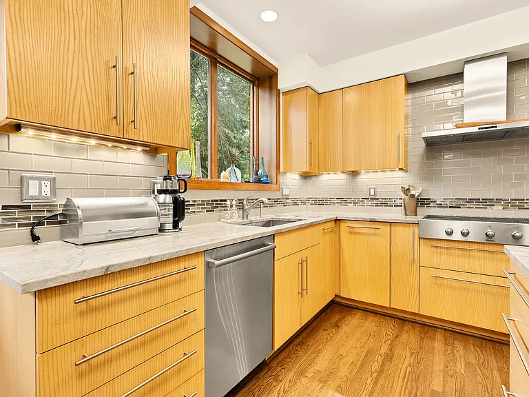 3111 Chain Bridge Rd NW — Photo 13